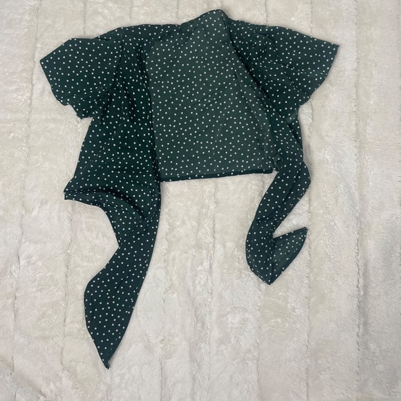 🦋 Green and White Polka Dot Wrap Top Size Small - Picture 3 of 3